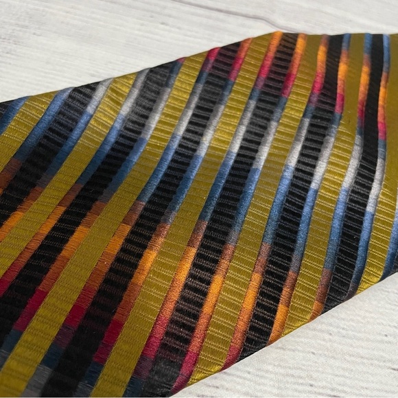 Roundtree & Yorke 100% Silk Tie Gold Multicolored Striped Mens Classic - Picture 4 of 8